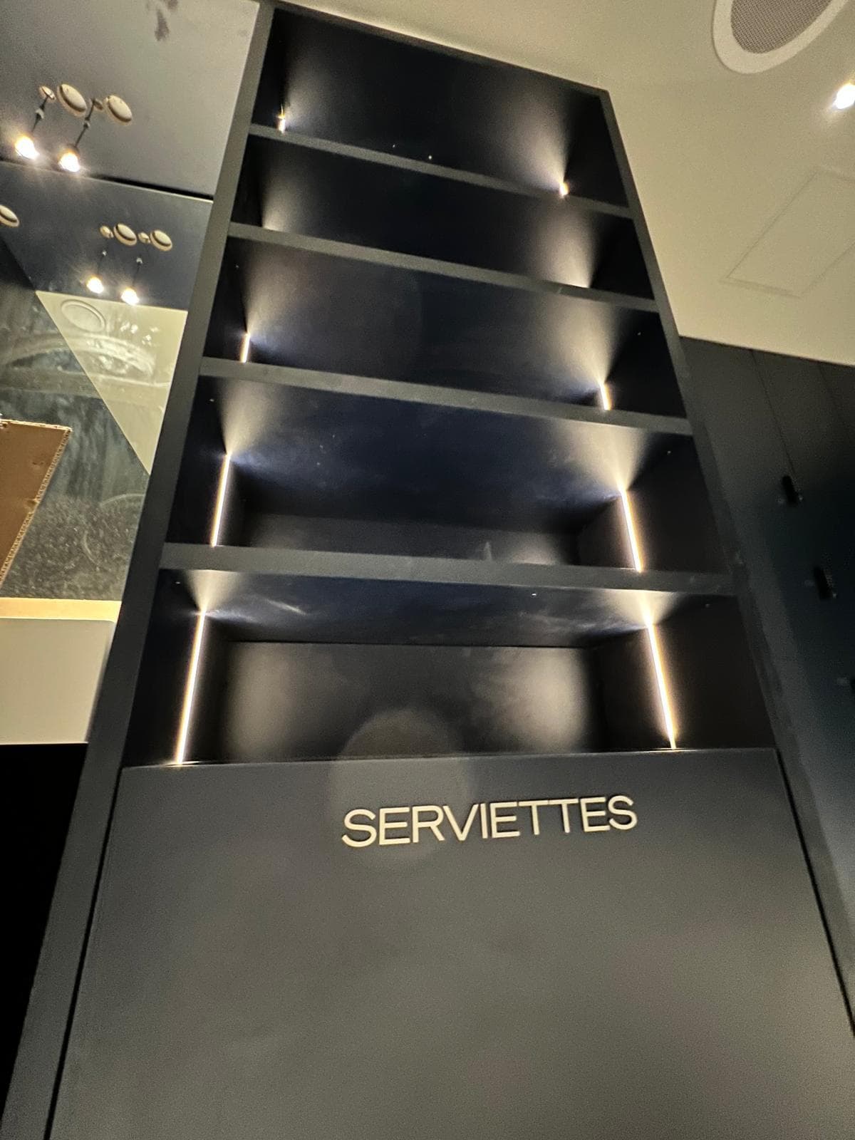 Étagère à serviettes avec éclairage LED intégré