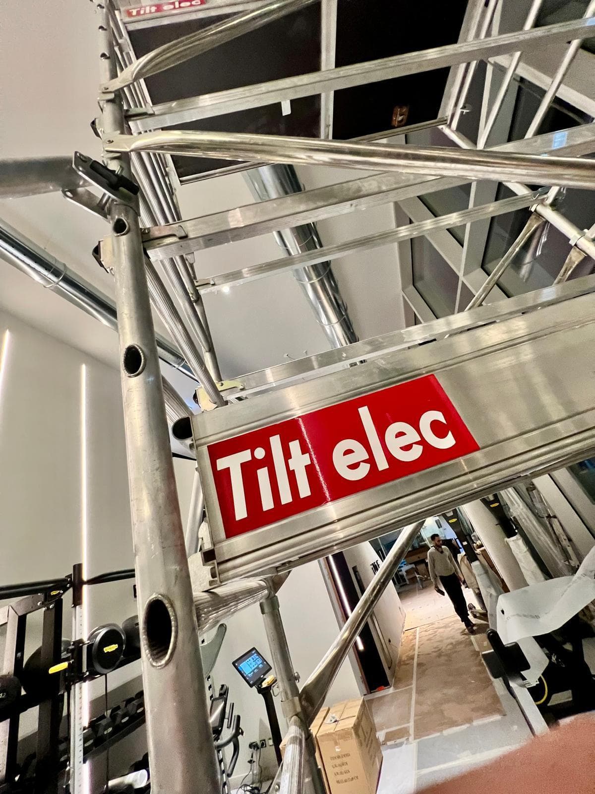 Travaux en hauteur sur échafaudage roulant Tilt elec